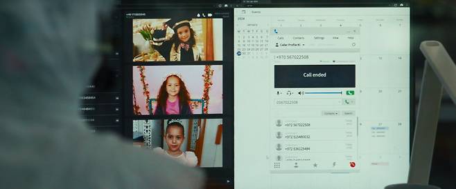 영화 '힌드의 목소리'의 한 장면. 팔레스타인 적신월사 직원이 이스라엘 군의 총격으로 고립된 소녀 힌드의 사진을 보고 있다. 사진 영화사 찬란