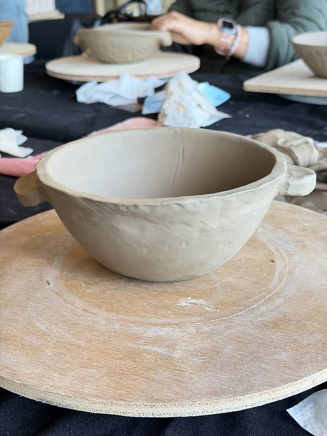 Pottery class with host Ji Yeon-ju from Noname Studio (Hong Yoo/ The Korea Herald)