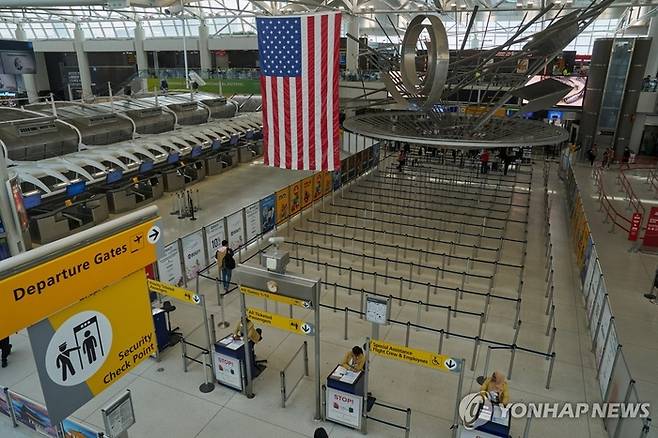 뉴욕 존에프케네디 국제공항 보안검색대가 한산한 모습. [연합뉴스]