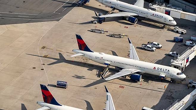 델타항공 항공기. 미국과 이란의 전쟁으로 국제 유가가 급등하면서 항공권 가격도 치솟고 있다./사진=뉴스1