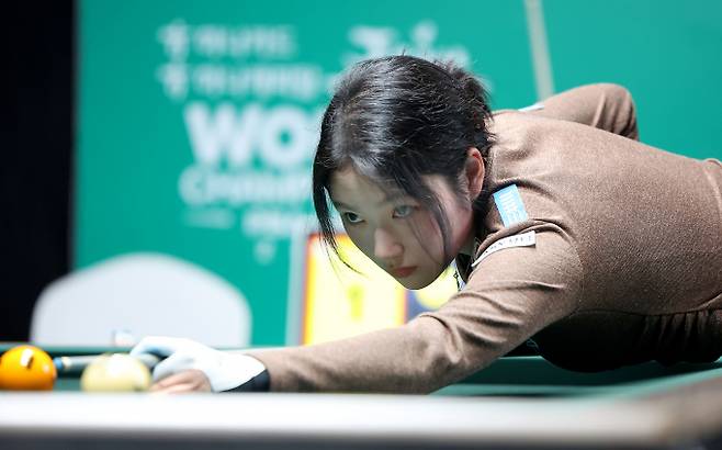 한지은이 14일 오후 제주 한라체육관에서 열린 하나카드 하나캐피탈 제주특별자치도 LPBA 월드챔피언십 4강전에서 이우경을 꺾고 결승에 진출했다, 사진은 한지은의 경기 모습. /사진=LPBA