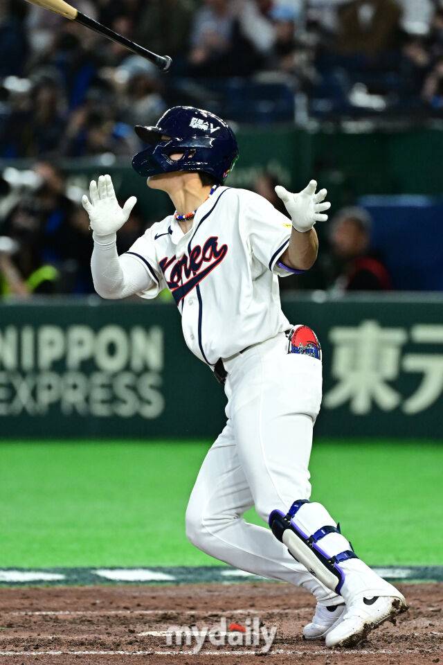8일 일본 도쿄돔에서 열린 2026 월드 베이스볼 클래식(WBC) 조별리그 한국-대만 경기. 김도영이 8회말 2사 1루에 동점 1타점 2루 적시타를 치고 있다./마이데일리