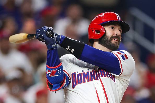 도미니카공화국 대표팀 오스틴 웰스가 14일 한국과의 WBC 8강전 7회 3점 홈런을 치고 있다. 게티이미지