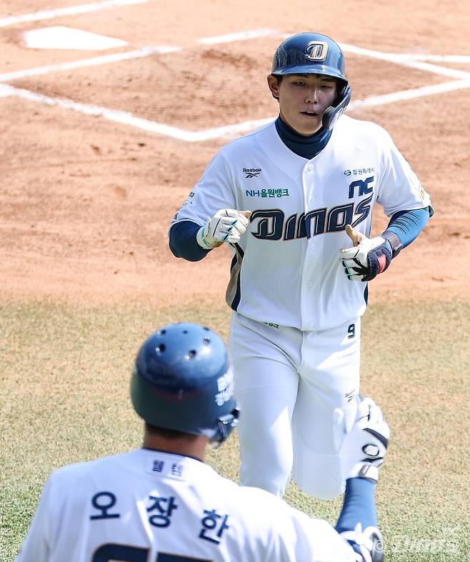 ▲ NC 다이노스 신인 신재인이 시범경기 세 번째 출전에서 1회 선두타자 초구 홈런을 날렸다. 역대 시범경기 6호 기록이다. ⓒ NC 다이노스