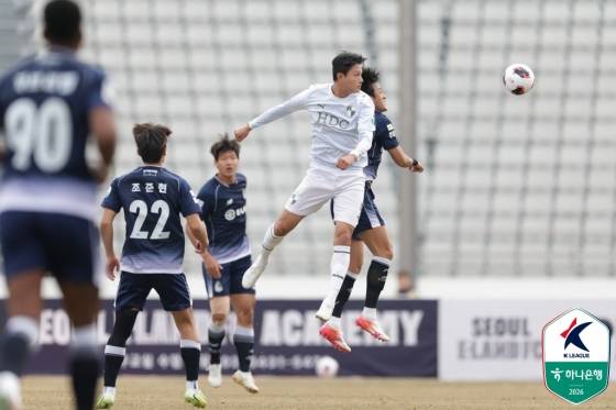 서울이랜드-부산 아이파크 경기 장면. /사진=한국프로축구연맹 제공