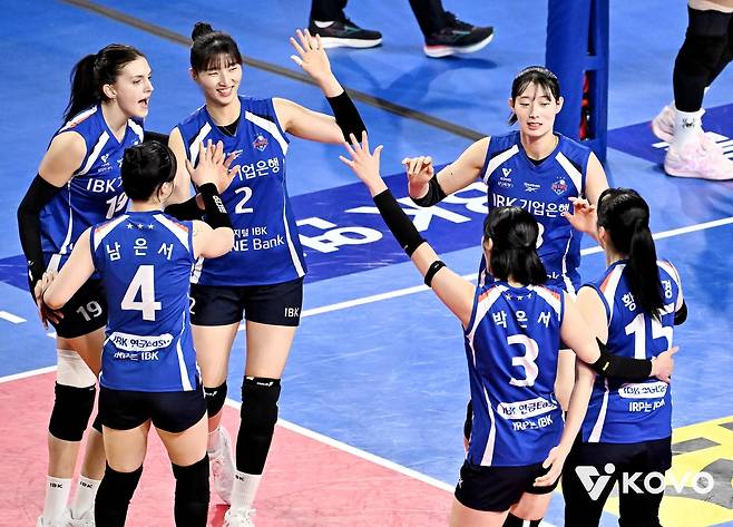 득점 후 기뻐하는 IBK기업은행 선수들 [한국배구연맹 제공. 재판매 및 DB 금지]