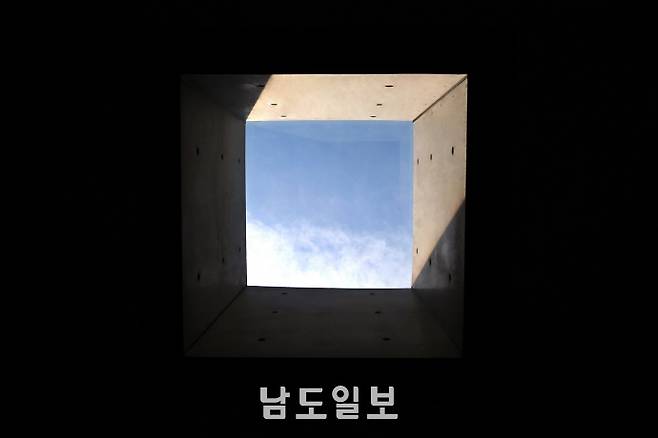 리일천 作 'The windows of the Future'(80x 120㎝, Digital C Print, 2015)