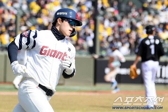한 방이 필요했던 순간 한태양의 동점 투런포가 터졌다.