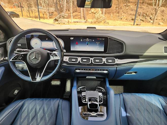 마이바흐 GLS 마누팍투어의 앞좌석. /진상훈 기자