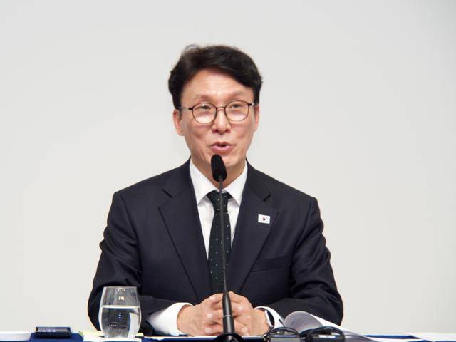 김민석 국무총리가 13일 미국 워싱턴 한국문화원에서 한국 특파원들과 간담회를 하고 있다. 워싱턴 특파원단 공동 취재