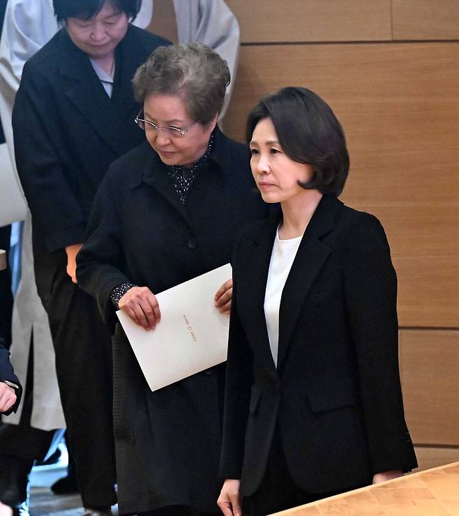 김혜경 여사가 14일 서울 동작구 원불교 소태산기념관에 열린 고 이해찬 전 국무총리 49재에 입장하고 있다. 청와대사진기자단