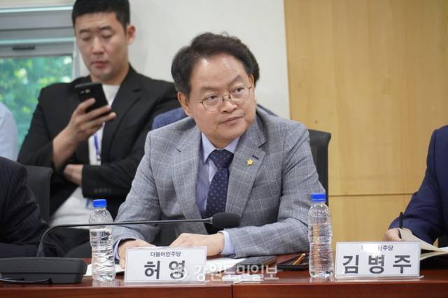 ▲ 불어민주당 허영 국회의원은 지난 21일 국회의원회관에서 ‘한반도 위기 고조, 대북전단의 위험성과 대응방안 토론회’를 공동주최했다. 사진제공=허영 국회의원실