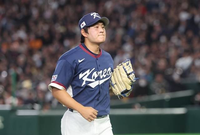 9일 일본 도쿄돔에서 열린 2026 월드베이스볼클래식(WBC) C조 조별리그 최종전 대한민국과 호주의 경기. 8회말 1사 2루 한국 김택연이 상대에게 1점을 허용한 뒤 교체되고 있다. 사진=연합뉴스