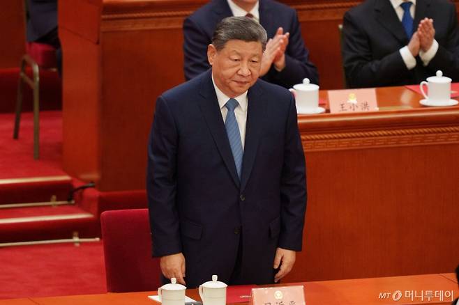 [베이징=AP/뉴시스] 시진핑(왼쪽) 중국 국가주석이 11일(현지 시간) 중국 베이징 인민대회당에서 열린 중국인민정치협상회의(정협·CPPCC) 폐막식에 참석하고 있다. 중국 최대 정치행사 양회의 한 축인 정협이 이날 폐막했고 나머지 하나인 전국인민대표회의(전인대·NPC)는 12일 폐막한다. 2026.03.11. /사진=민경찬