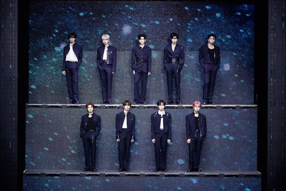 아이돌 그룹 '제로베이스원(이하 제베원)'이 마지막 완전체 콘서트에서 결국 눈물을 보였다./사진=제로베이스원 소속사 웨이크원