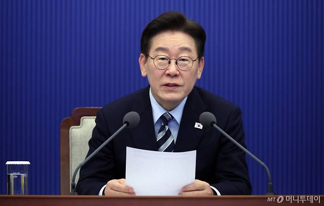 [서울=뉴시스] 고범준 기자 = 이재명 대통령이 12일 청와대에서 열린 수석보좌관회의에서 발언하고 있다. 2026.03.12. bjko@newsis.com /사진=