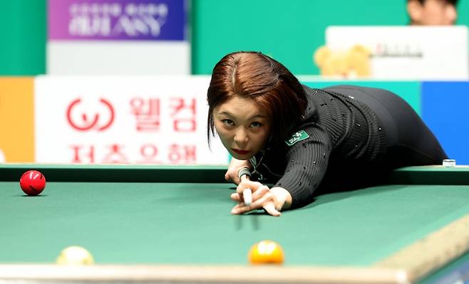김가영이 15일 오후 제주 한라체육관에서 열린 하나카드 하나캐피탈 제주특별자치도 LPBA 월드 챔피언십 2026 결승에서 한지은을 세트스코어 4-1(9-11 11-5 11-7 11-1 11-2 )로 꺾고 우승을 차지했다. 사진은 김가영의 스트로크 모습. /사진=PBA