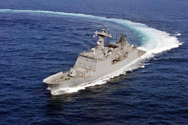 청해부대 47진으로 파견돼 아덴만 해역에서 임무 수행 중인 충무공이순신급 구축함 ‘대조영함(DDH-Ⅱ·4400t급)’. 해군 제공