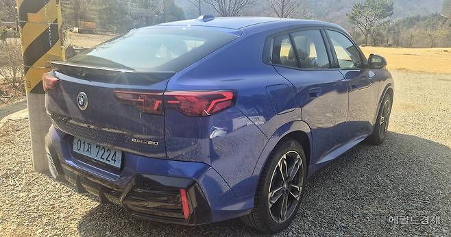 지난 1일 서울에서 춘천까지 왕복 150㎞ 구간에서 시승해 본 BMW 뉴 iX2 외관. 정경수 기자