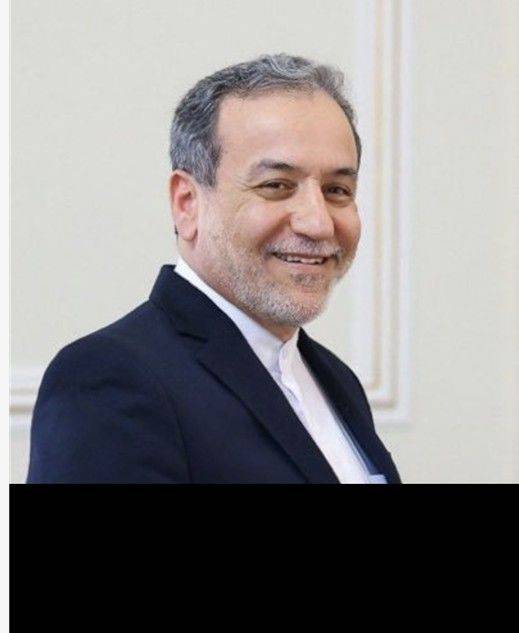 [서울=뉴시스] 이란 압바스 아라그치 외무장관의 X(옛 트위터)에 올려진 사진. 전쟁 중이지만 활짝 웃는 모습을 그대로 유지하고 있다.(출처: 아라그치 장관 X) 2026.03.10. *재판매 및 DB 금지