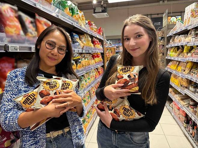 [서울=뉴시스] 오리온 꼬북칩이 프랑스 까르푸 전 매장에 동시 입점한다. (사진=오리온 제공)   *재판매 및 DB 금지