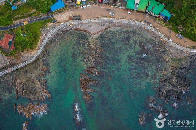 하늘에서 내려다본 경북 울진 하트해변. 한국관광공사