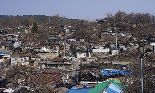빈집은 지역 슬럼화나&nbsp;자산 가치 하락으로 이어져 주민 간 갈등, 공동체 와해까지&nbsp;야기한다. 해당 사진은 기사의 이해를 돕기 위한 자료 사진으로 기사 특정 내용과 무관. 게티이미지뱅크