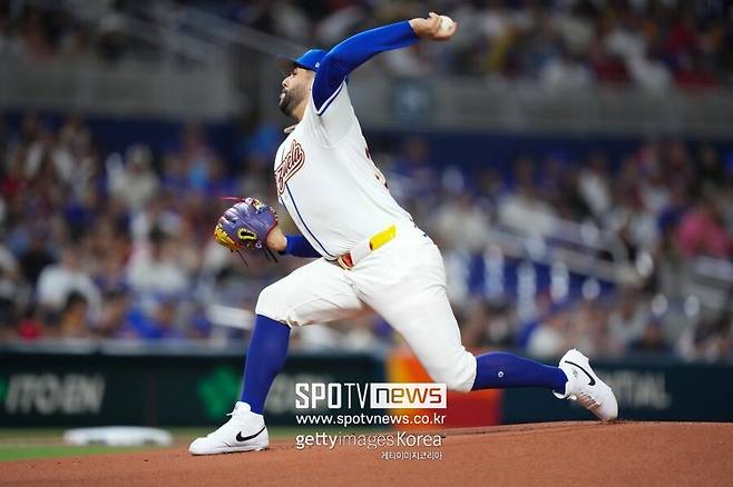 ▲ 베네수엘라 대표팀 소속으로 마운드에 올라 이스라엘 타선을 상대로 8개의 삼진을 뽑아내며 월드베이스볼클래식(WBC) 단일 경기 최다 탈삼진 신기록을 쓴 엔마누엘 데 헤이수스