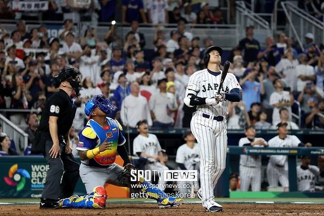 ▲ 베네수엘라와 8강 맞대결의 9회 마지막 타석에서 뜬공을 친 후 아쉬워하고 있는 오타니 쇼헤이.