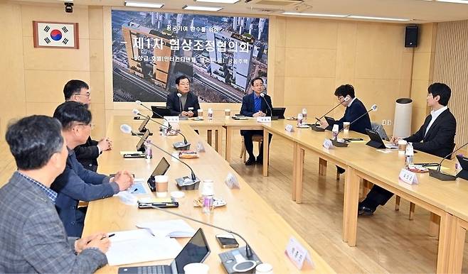 ▲ 하남시는 미사강변도시 5성급 호텔 용도변경에 따른 공공기여 환수를 위해 '협상조정협의회'를 구성하고 지난 13일 첫 회의를 가졌다. /사진제공=하남시