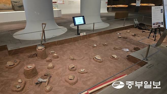 전곡선사박물관의 전곡리 유적 발굴현장 재현. 임창희기자