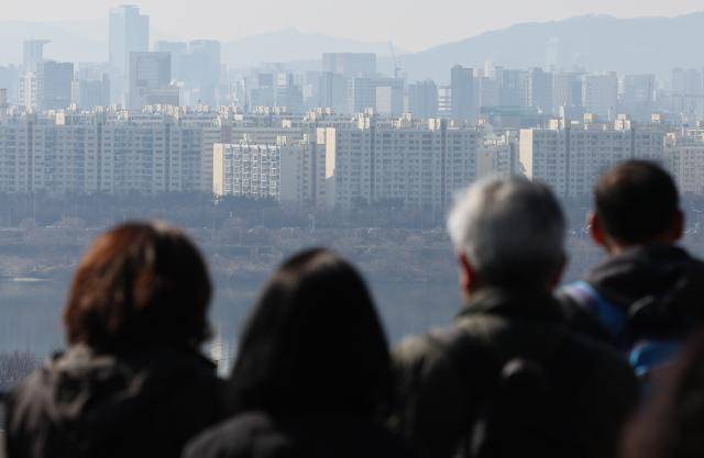 사진은 이날 서울 한강변 아파트 모습. 2026.3.8 [사진=연합뉴스]