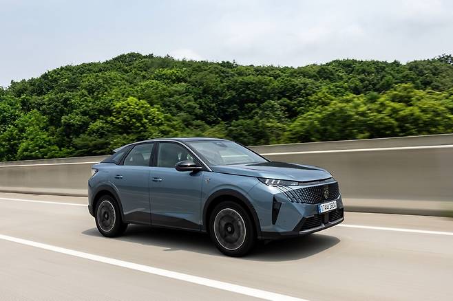 푸조 '3008'의 주행 모습./곽호준 기자