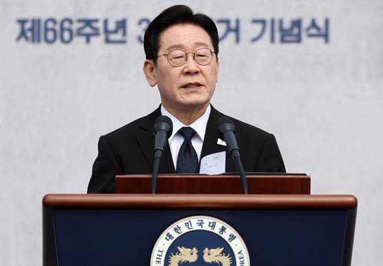 이재명 대통령이 15일 경남 창원시 마산회원구 국립 3·15 민주 묘지에서 열린 제66주년 3·15의거 기념식에서 기념사를 하고 있다. (사진=청와대통신사진기자단)