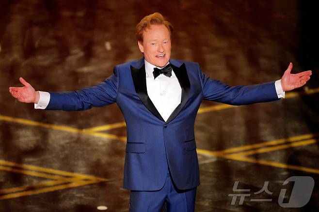 15일(현지시간) 미국 캘리포니아주 로스앤젤레스(LA) 할리우드에서 열린 제98회 아카데미 시상식에서 진행자를 맡은 코미디언 코난 오브라이언이 무대에서 발언하고 있다. 2026.03.15. ⓒ 로이터=뉴스1