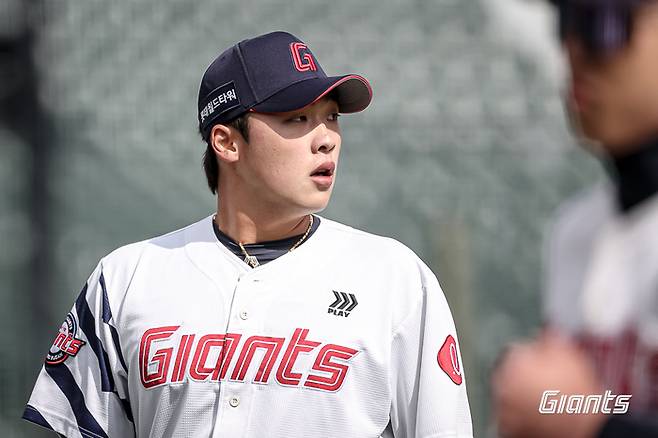 롯데 이민석이 13일 부산 사직구장에서 열린 2026 KBO리그 시범경기 KT전에 임하고 있다. 사진 | 롯데 자이언츠