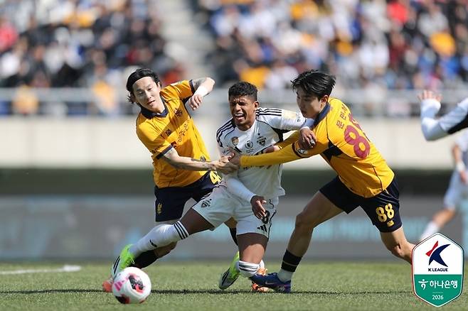 전북 현대와 광주의 14일 경기 모습. 제공 | 한국프로축구연맹