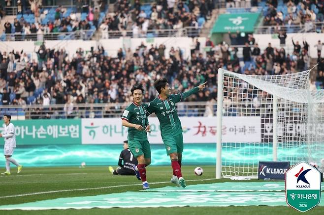 대전 서진수가 14일 김천전서 득점한 뒤 기뻐하는 모습. 이후 주민규 오프사이드로 인정받지 못했다. 제공 | 한국프로축구연맹