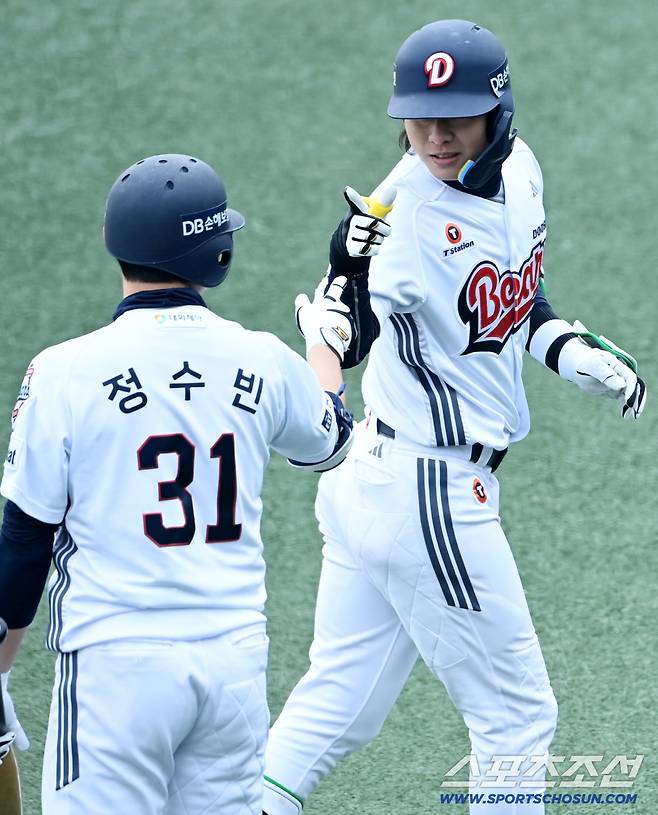 내 홈런 봤지? 대결이라도 펼치듯 장군멍군 홈런포를 쏘아올린 두산의 新 테이블세터