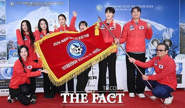 JTBC가 5월 방영을 목표로 추진하던 리얼리티 예능 프로젝트 '히말라야에서 기원하다'는 편성이 취소됐다. 프로그램 소개 및 원정대 발대식도 행사 당일 불과 30분 만에 중단됐다. /더팩트 DB