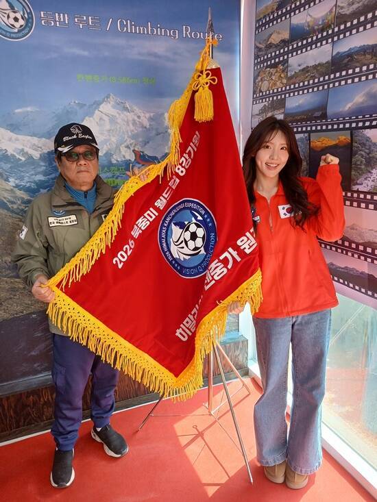 이번 '히말라야 원정대' 파행 사태는 그 구조적 문제를 적나라하게 보여줬다. 편성의향서만 믿고 프로젝트를 진행했다가 방송사가 일방적으로 철회하면 외주사는 현실적으로 법적 대응에 나설 방법이 거의 없다. /비전Q프로덕션