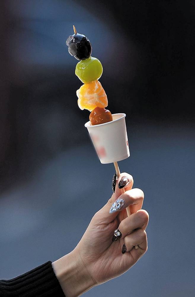 탕후루는 국내에서 유행한 대표적인 중국 디저트다. /뉴스1