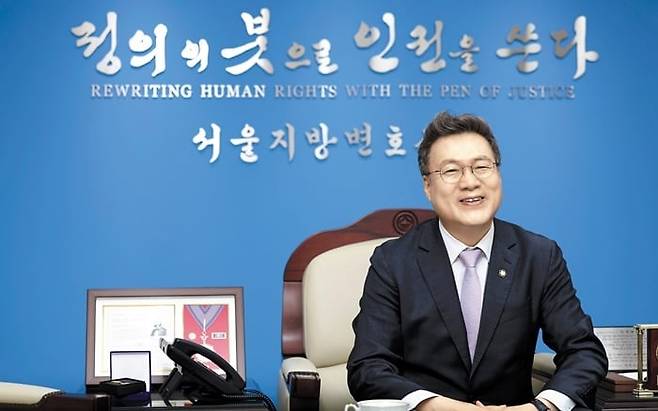 조순열 서울지방변호사회 회장은 변호사와 의뢰인 간 비밀유지권(ACP)을 보장하는 변호사법 국회 본회의 통과라는 성과에 이어, ‘변호사 수 감축’과 ‘형사성공보수’ 정상화에 초점을 맞추고 있다./서울지방변호사회 제공