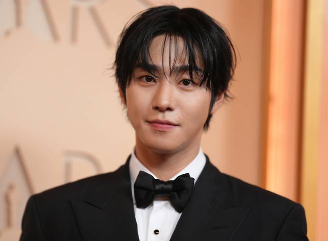 <yonhap photo-1646=""> Ahn Hyo-seop arrives at the Oscars on Sunday, March 15, 2026, at the Dolby Theatre in Los Angeles. (Photo by Richard Shotwell/Invision/AP) 031526132605, 21334631,/2026-03-16 05:35:25/ <저작권자 ⓒ 1980~2026 ㈜연합뉴스. 무단 전재 재배포 금지, AI 학습 및 활용 금지></yonhap>