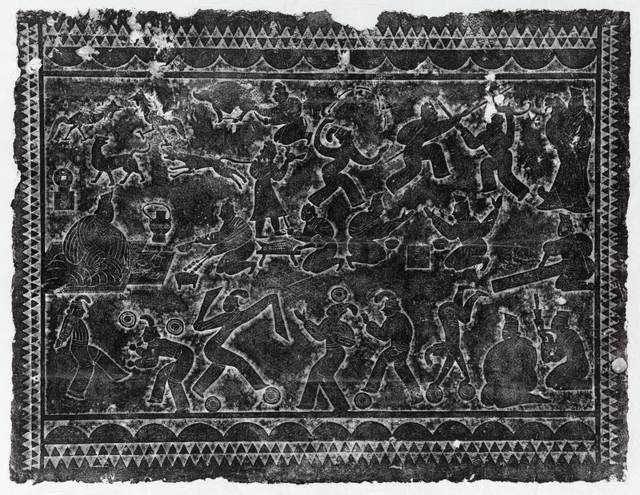 ▲ 원주 명주사 고판화박물관 ‘돌에 새겨진 역사와 신화 이야기-중국 화상석 탁본 특별전’ 출품작 중 하나인 ‘축국소고도(蹴鞠烧烤图)’. 고대 축구경기와 양꼬치 구워먹는 모습 등이 생생히 묘사돼 있다. 고판화박물관 제공.