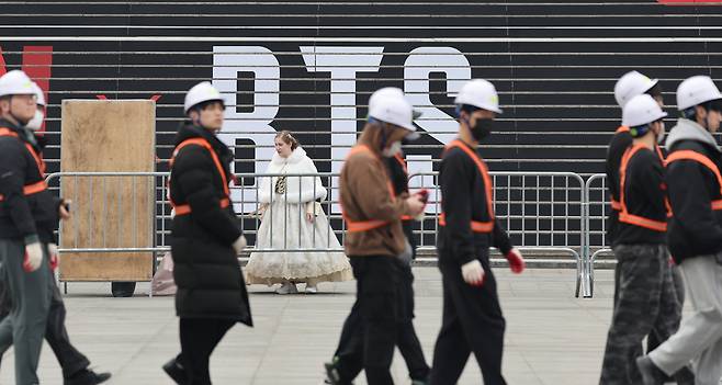 Workers set up a stage for BTS’ comeback concert at Gwanghwamun Square in Seoul on Monday. (Yonhap)