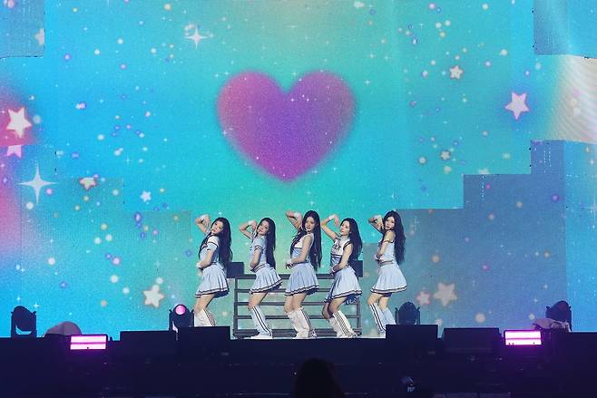 Illit performs during “Press Start," held at Ticket Link Live Arena in Songpa-gu, southern Seoul, Sunday. (Belift Lab)