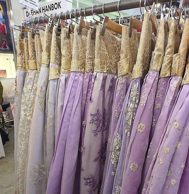 Purple hanbok skirts are displayed at Daehan Hanbok, a traditional attire rental shop near Gwanghwamun Square in Jongno District, central Seoul, on March 11. [LEE JI-MIN]
