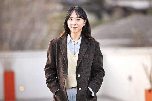 지난 10일 서울 용산구 한 카페에서 만난 유튜버 홍혜주. 유튜브 채널 ‘소비요정의 도시탐구’ 운영자인 그는 “출연자의 색깔이 묻어나는 집을 보여주고 싶다”고 말했다. 윤웅 기자