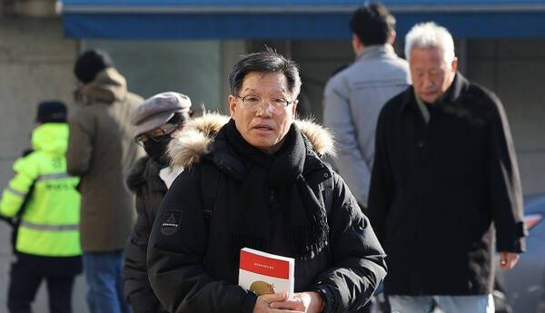 경찰 출석하는 김병헌 위안부법폐지국민행동 대표. 연합뉴스